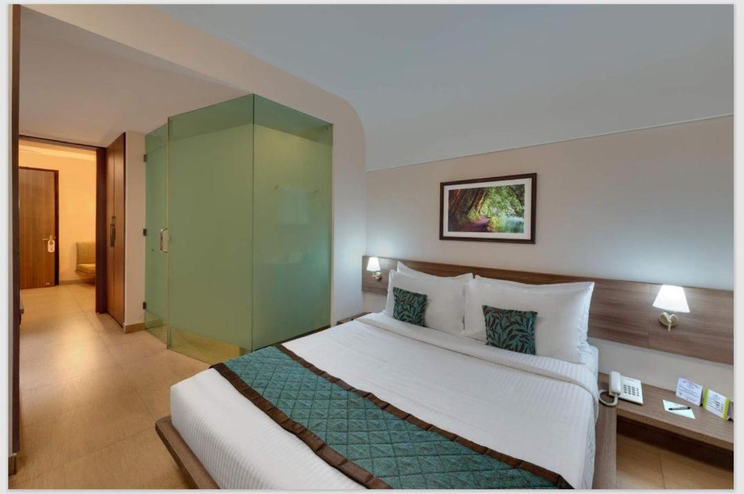 Ibiza The Fern Resort & Spa, Kolkata Bagian luar foto