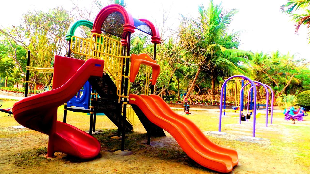 Ibiza The Fern Resort & Spa, Kolkata Bagian luar foto