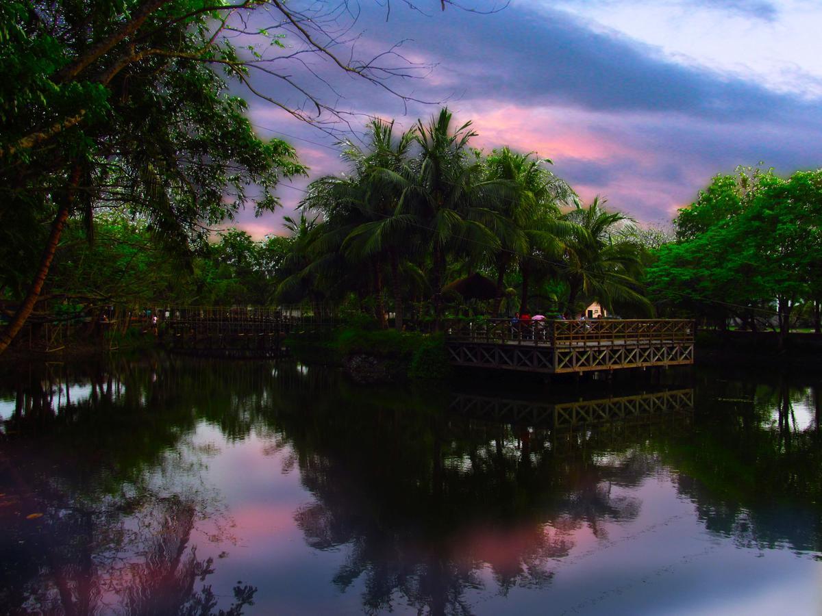 Ibiza The Fern Resort & Spa, Kolkata Bagian luar foto