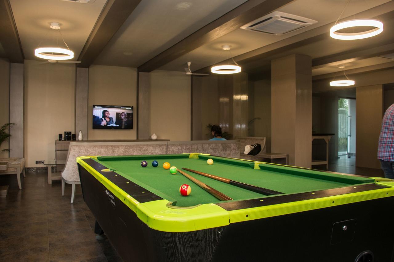 Ibiza The Fern Resort & Spa, Kolkata Bagian luar foto