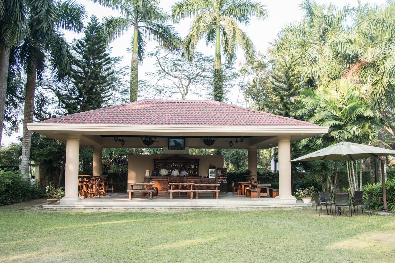 Ibiza The Fern Resort & Spa, Kolkata Bagian luar foto