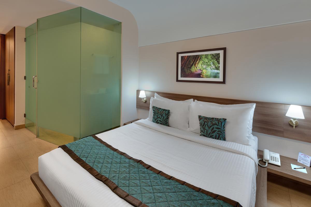 Ibiza The Fern Resort & Spa, Kolkata Bagian luar foto