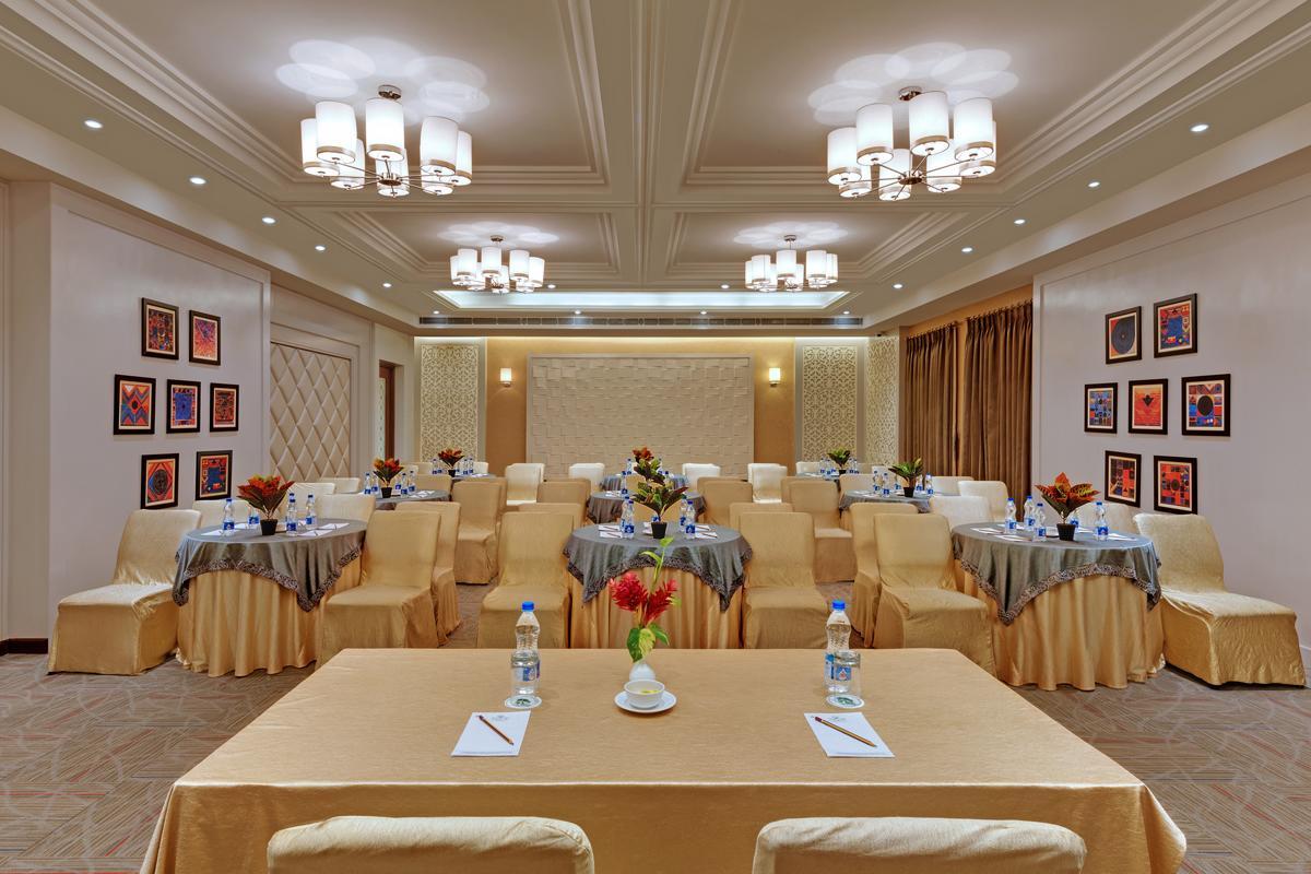 Ibiza The Fern Resort & Spa, Kolkata Bagian luar foto