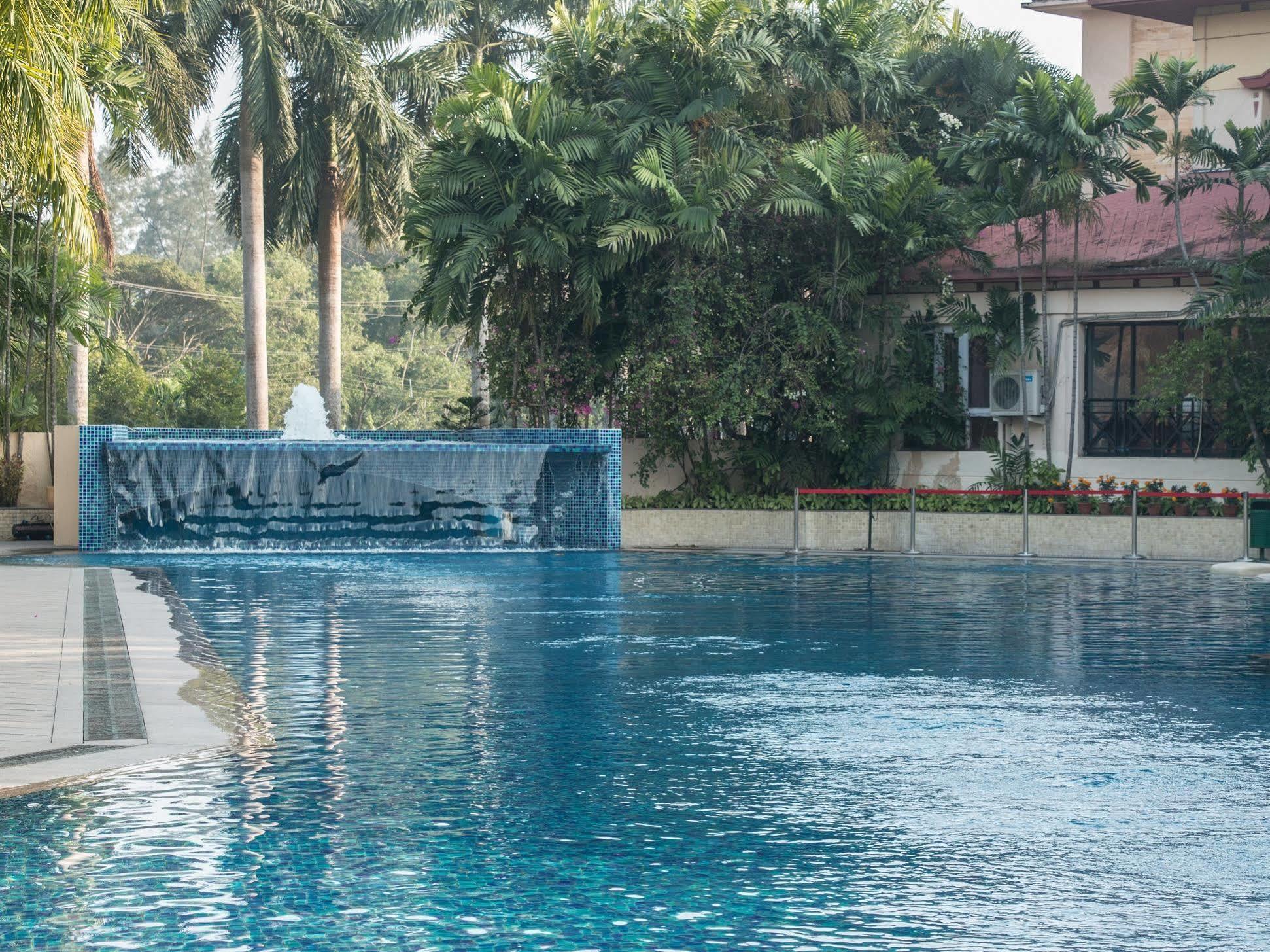 Ibiza The Fern Resort & Spa, Kolkata Bagian luar foto